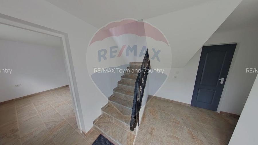 Casa / Vila cu 3 camere de vanzare in zona Central - 2