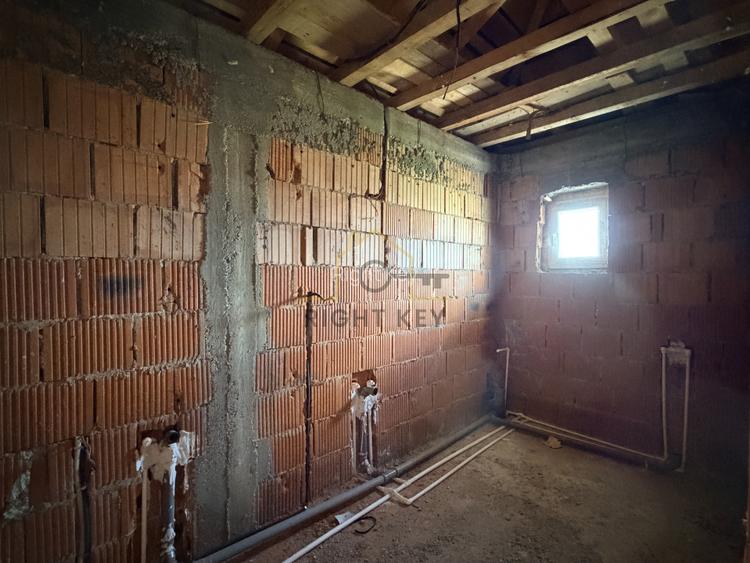 Casa P+1, 4 cam, 350mp teren, toate utilitatile, la rosu! Comision 0% - 13