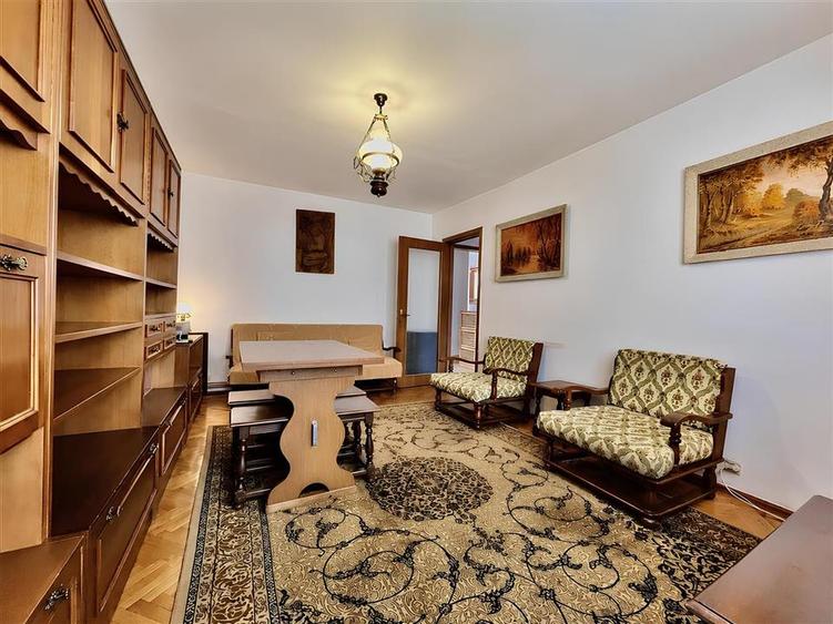 Apartament decomandat cu 4 camere orientat sud zona Cerna