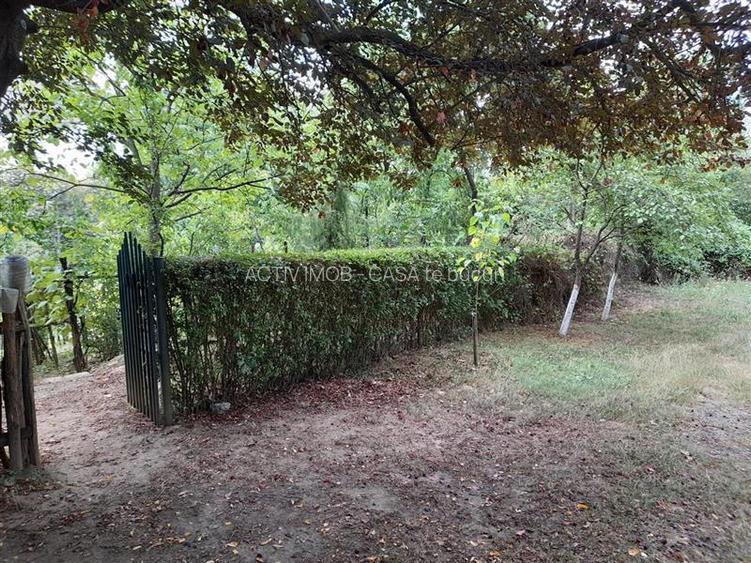 Resita,5561 mp.Teren INTRAVILAN Km.8,la Sosea 10 Euro mp.. - 4