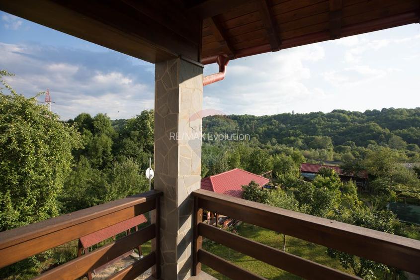 Casă / Vilă cu 8 camere de vânzare - 26