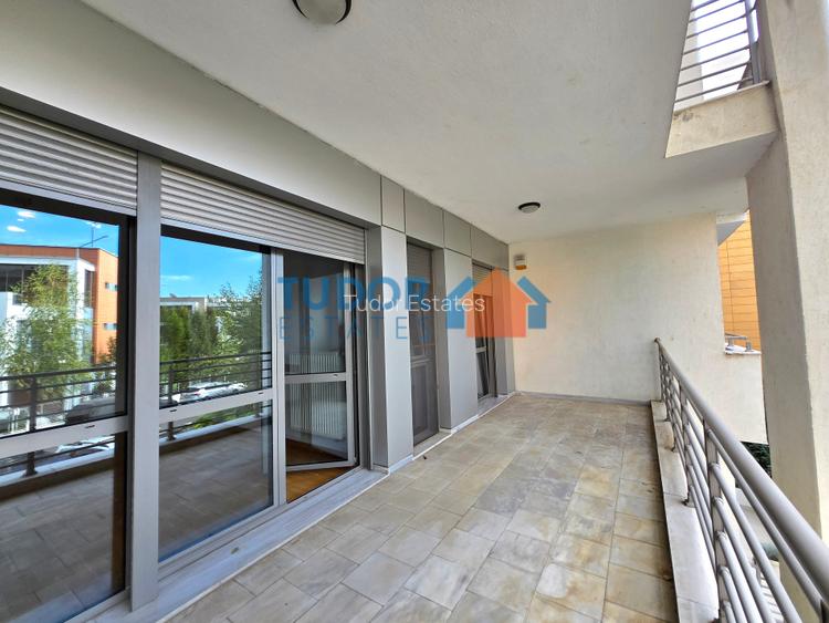 Elegant Multi-Level Home with 4 Bedrooms and Expansive Terraces in Green Lake - 20