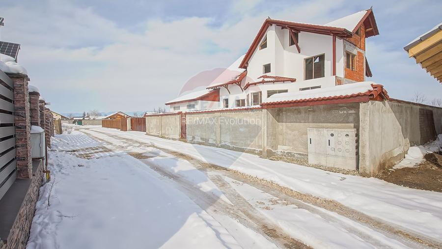 COMISION 0%| Casă individuală | 2 garaje | 192 mp utili | 847 mp teren - 26