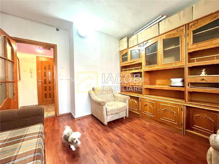 Apartament decomandat, 2 camere, etaj 3, str. Milcov , Bacau - 8