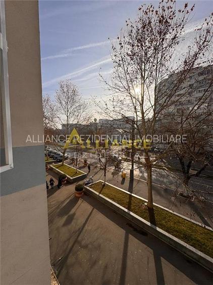 {Aparatorii Patriei} Apartament cu 3 camere, decomandat - 74 mp - - 14