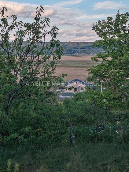 Imobil compus din casa si 1800mp teren in Suburbia Brodoc, judet Vaslui - 8