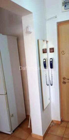 62000euro -Garsoniera et1- 33mp-bloc mixt- metrou - 5