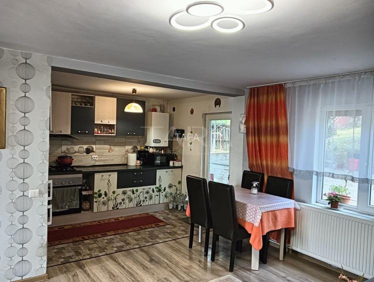 Casă spațioasă, 556 mp teren – Câmpenești, mobilată și utilată - 2