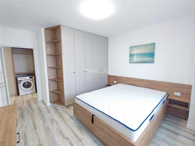 Bloc nou - langa Universitatea Bacovia - 2 camere - mobilat si utilat nou - 6