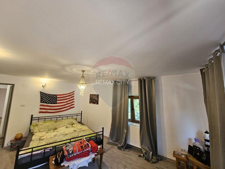 Casă solidă din cărămidă, mobilată, garaj, teren generos – Tarcău - 23