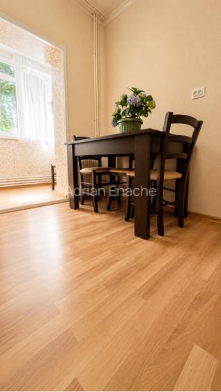 Vând apartament cu 2 camere, centrala, bloc anvelopat, termopane, parter înalt  - 3