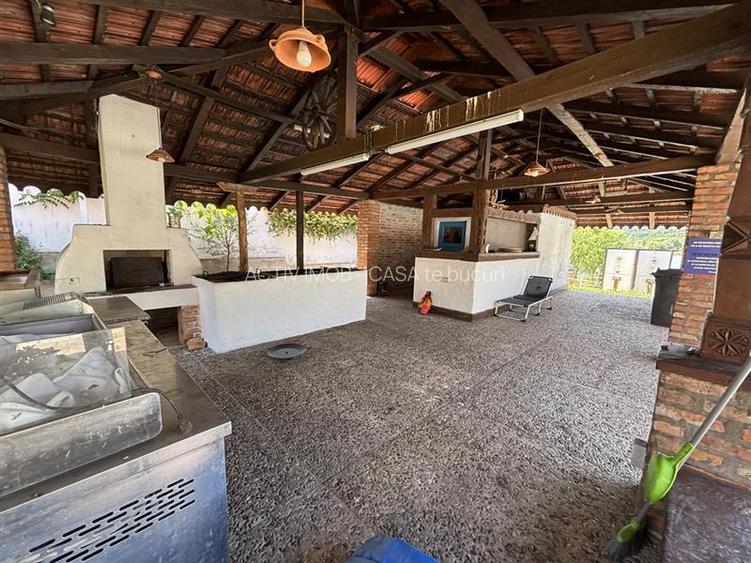 Proprietate de patrimoniu pe malul lacului Paleu - Teren 2.300 mp - piscina - Co - 20