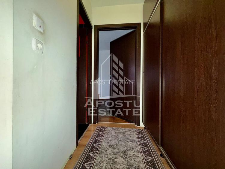 Apartament cu 3 camere,semidecomandat,centrala proprie ,zona Girocului - 10