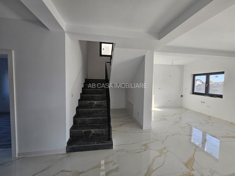 Duplex nou, P+E, 1 apartament la cheie, 1 la alb, Moșnița Veche, comision 0% - 22