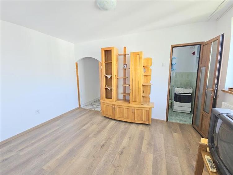 Apartament 2 camere, semimobilat,zona Tic Tac