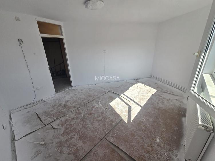 Langa Sud Plaza. Decomandat. Centrala proprie. 2 Balcoane, Debara. - 4