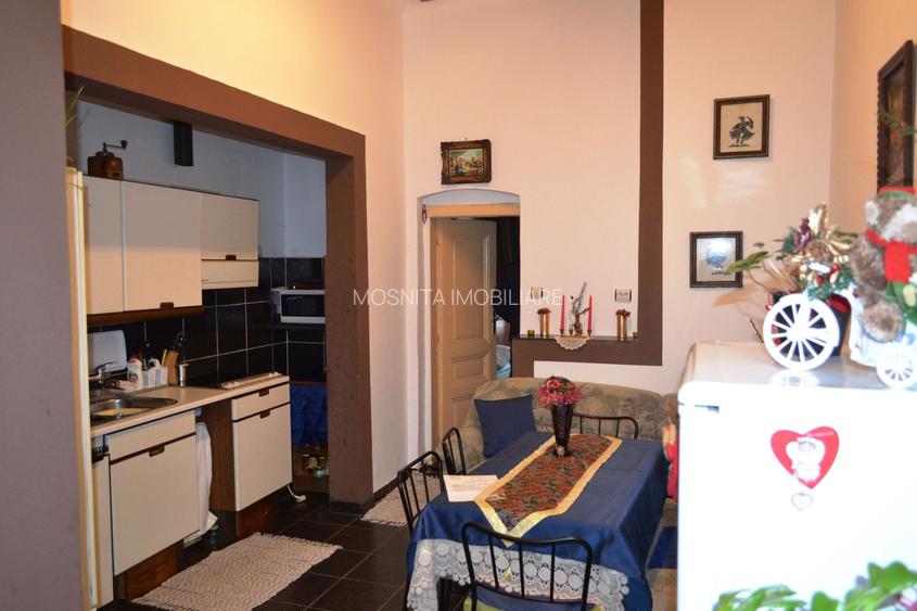 Cladire istorica intre P-ta Balcescu si P-ta Maria - 10