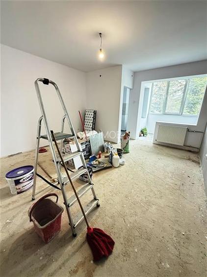 Vanzare garsoniera, zonaTractorul, etajul 1, renovata 2026 - 2