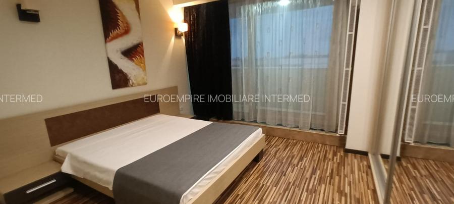Apartament cu 3 camere de închiriat, zona Km 5 - 3