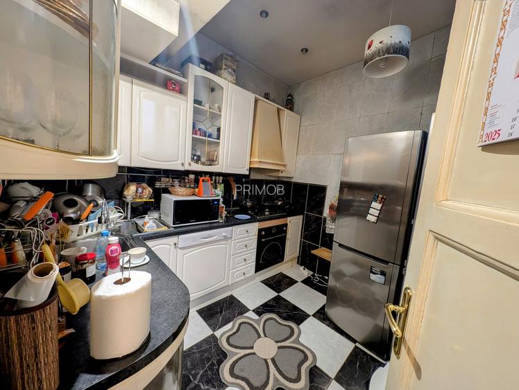 Unirii,D+P+E+M,Parc Carol,postbelic,renovata,semineu,plansee beton,curte-parcare - 10