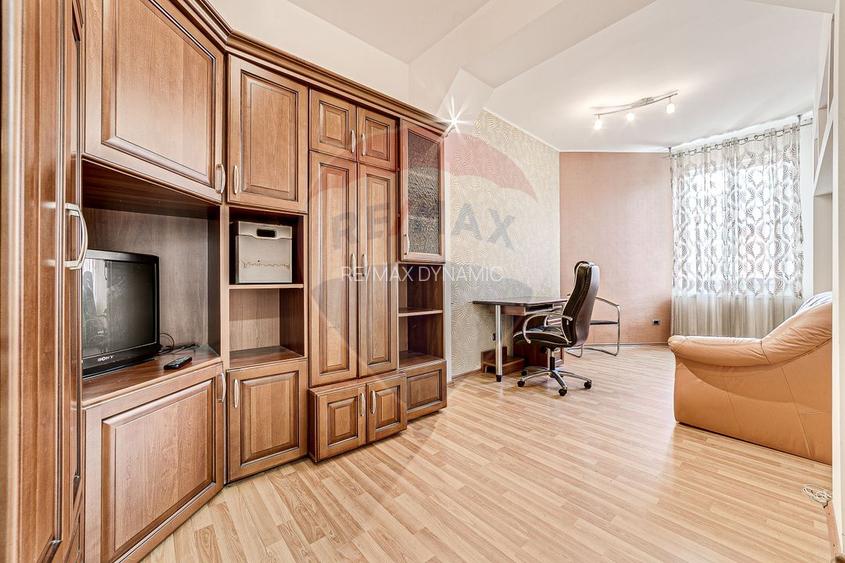 Apartament cu 3 camere de închiriat în zona Boul Rosu - 10