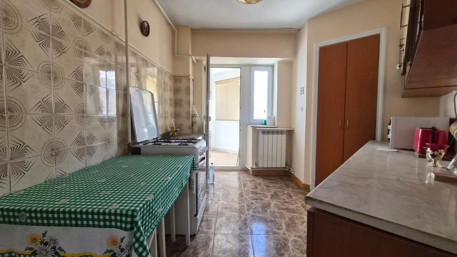 Tomis 3 - ap 3 cam , et 2/8 , centrala gaze (necesita renovare)