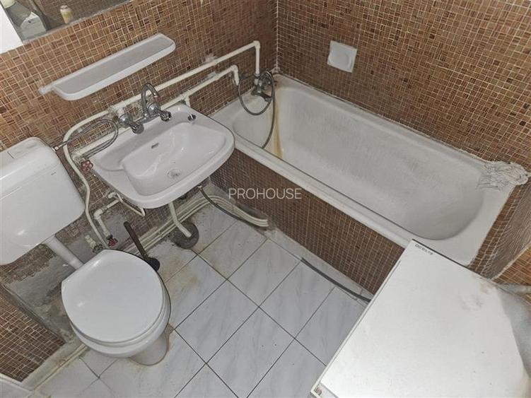 Buhusi - 3 camere  - etaj 3 - 8