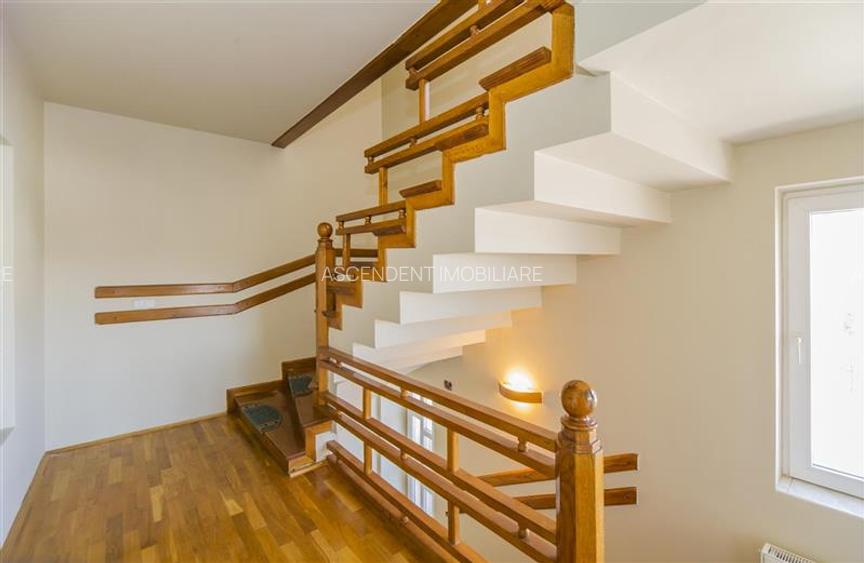 FILM ! Pe armonia a 1.100 mp teren/ gradina, Vila galanta,cu 3 apartamente disti - 29