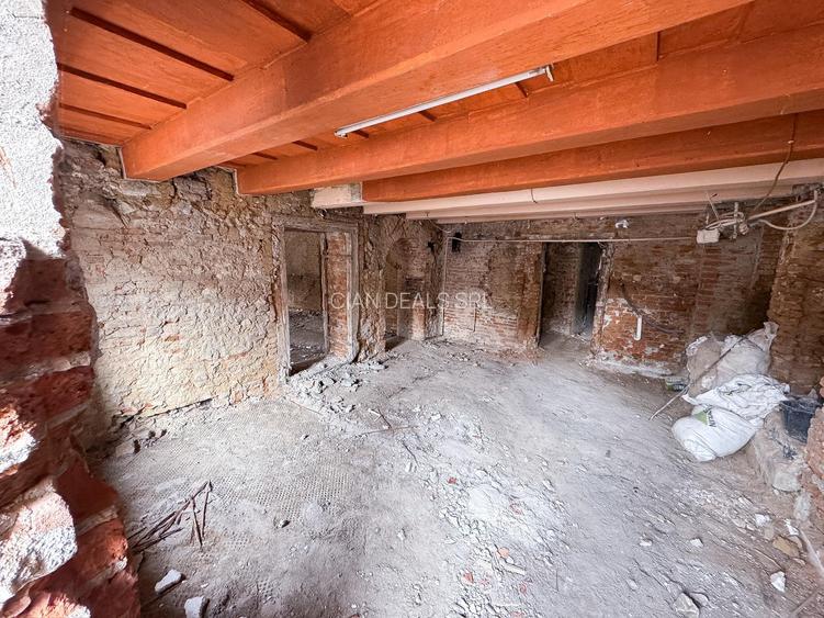 Apartament 2 Camere 80 mp UTILI De Renovat Str. Lunga - 3