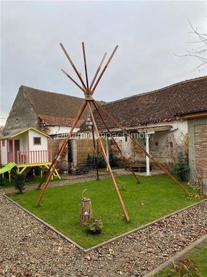 Oportunitate de investiție! Casă Săsească, teren 6 000 mp - 10