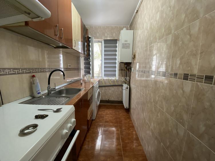 Apartament 3 camere, semidecomandat, etaj 1 - 3