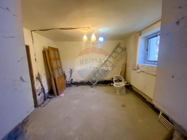 Vilă cu farmec istoric în Bușteni, pensiune sau locuință de vacanță! - 42