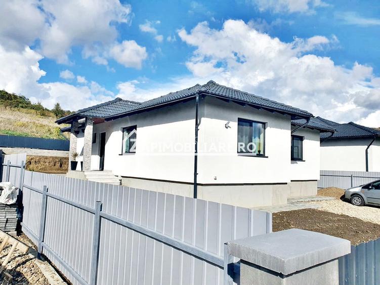 Casă la cheie pe 1 nivel 4cam. 2 bai,1 dresing 650 mp. teren - 9