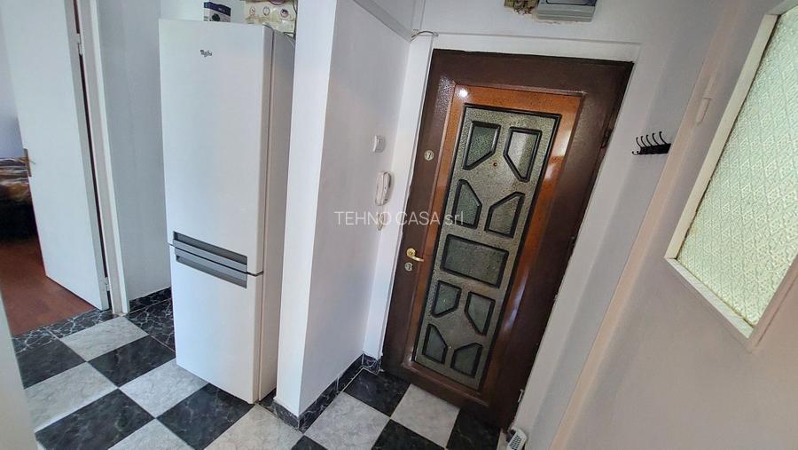 TITAN, apartament 2 camere decomandat, et.3, metrou 1 Decembrie - 15