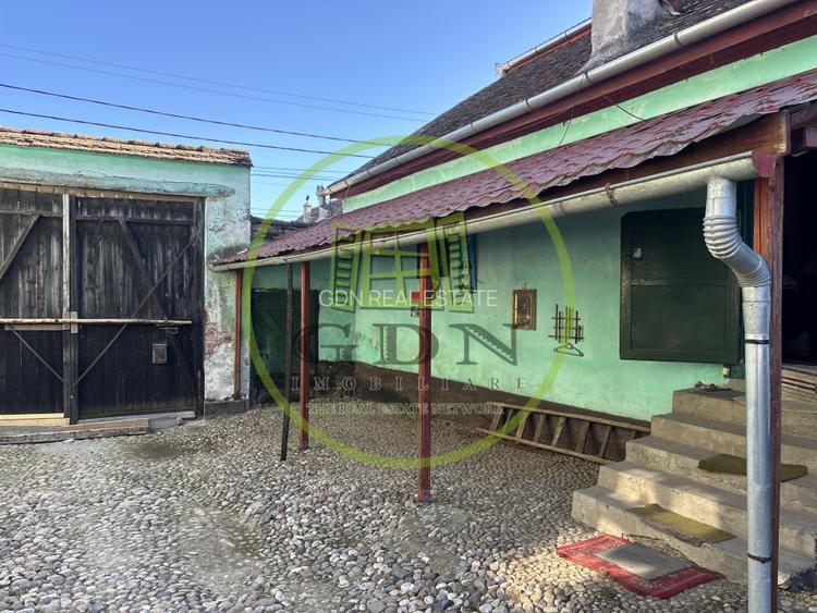 Casa saseasca + 3000mp teren  sat Nou - 5