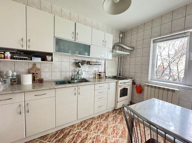 3 camere Vitan-Piața Foișorului decomandat,et. 2,an 1990,76 mp - 5