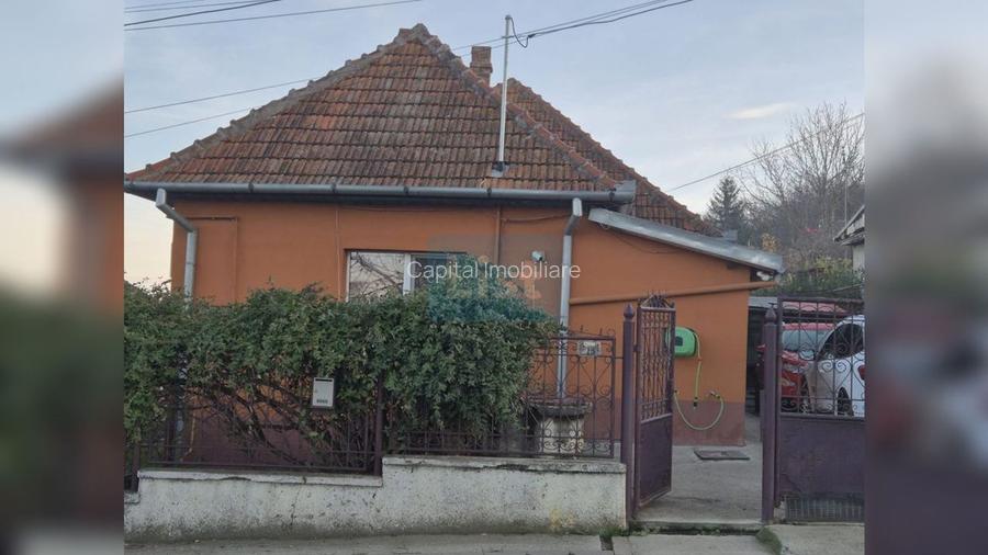 Casa pe un nivel, cu livada,  la intrarea in Dezmir - 2
