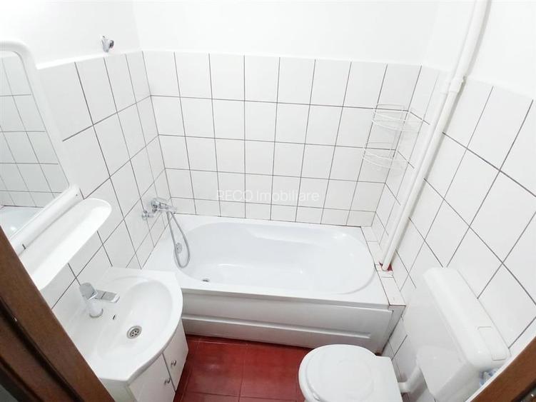 RECO Apartament cu 3 camere etaj 2 zona Velenta - 6