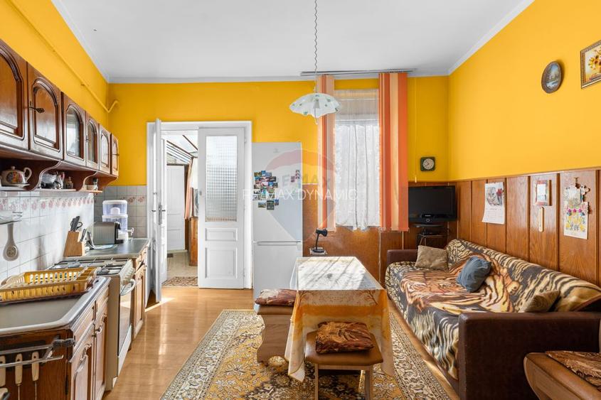 Apartament 2 camere, loc de parcare, teren propriu,strada Constituției - 5