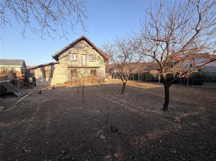 Vilă în Pătrăuți + 8400mp teren - 11