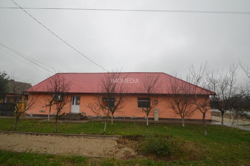 Casa in centrul comunei Padureni - 7