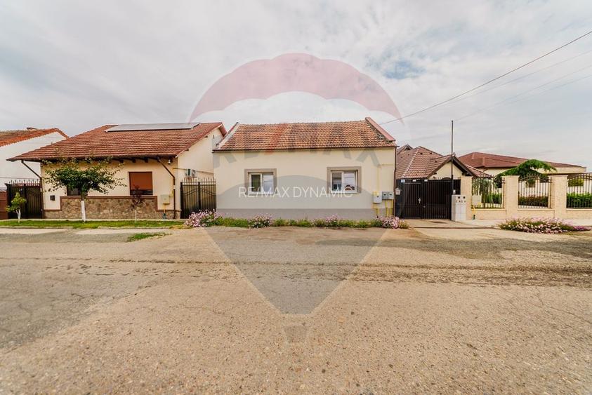 Casă  cu doua camere de închiriat în zona Parneava - 2