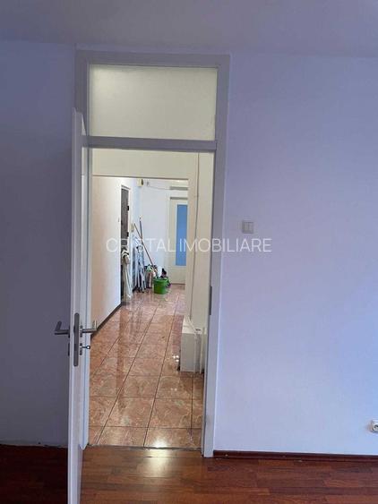 De vanzare 3 camere, centrala,  etaj 8, instalație nouă,  zona 13 Septembrie - 5