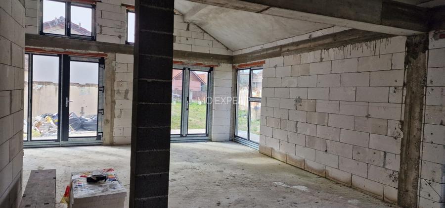 CASA  LA ROSU DE VANZARE IN OARDA, LA 170000 - 3