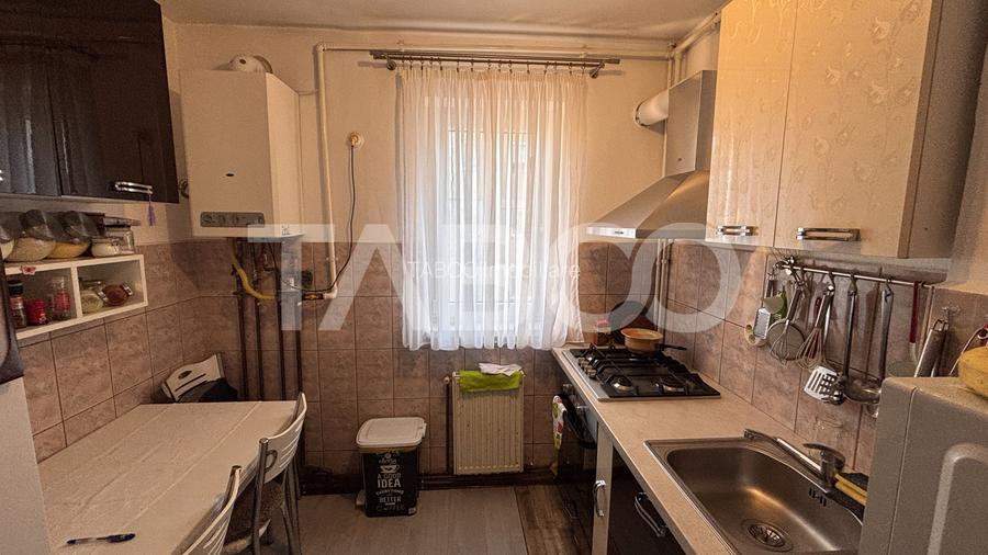 Apartament 3 camere  decomandat 49mpu + balcon zona Strand Sibiu - 10