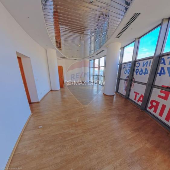 Spatiu 39 mp etaj 3, str Piata Revolutiei - 3