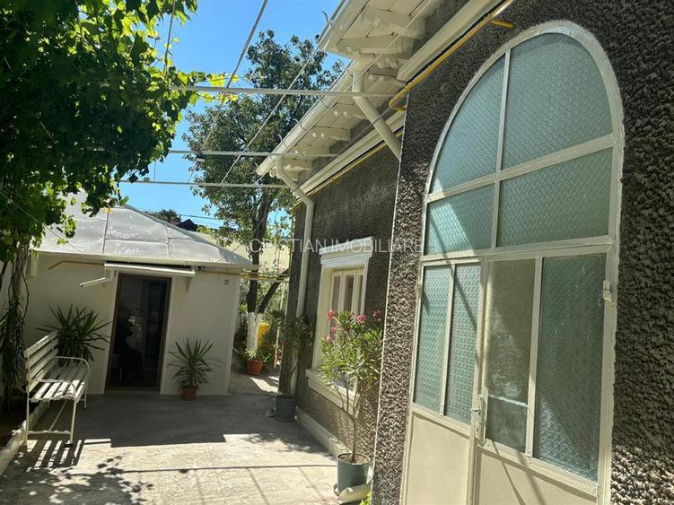 Casa 5 camere caramida Teren - 250 mp zona Centrala -Pta Mare - 2