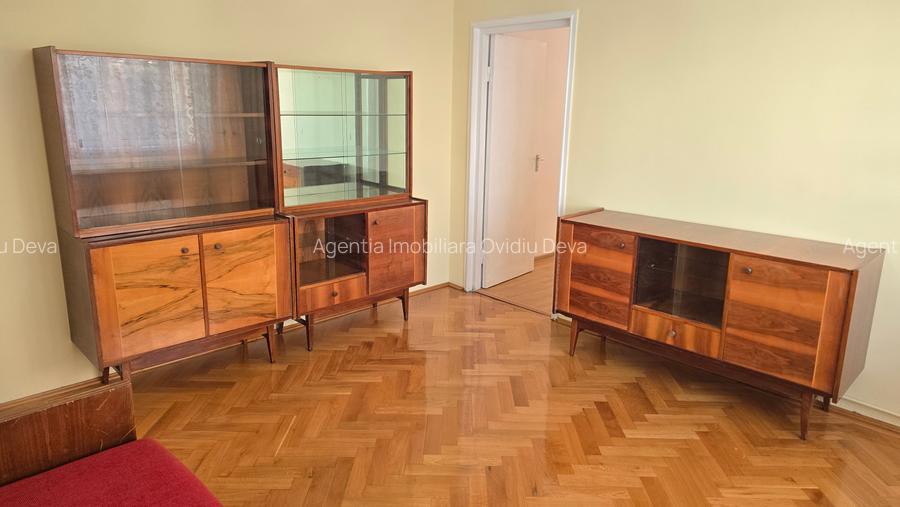 Vand sau inchiriez apartament 4 camere in Deva, zona Pietei Centrale, etaj 3, - 2