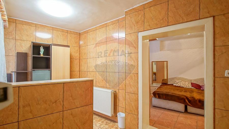Proprietate cu 2 apartamente și garaj, Schei - 7