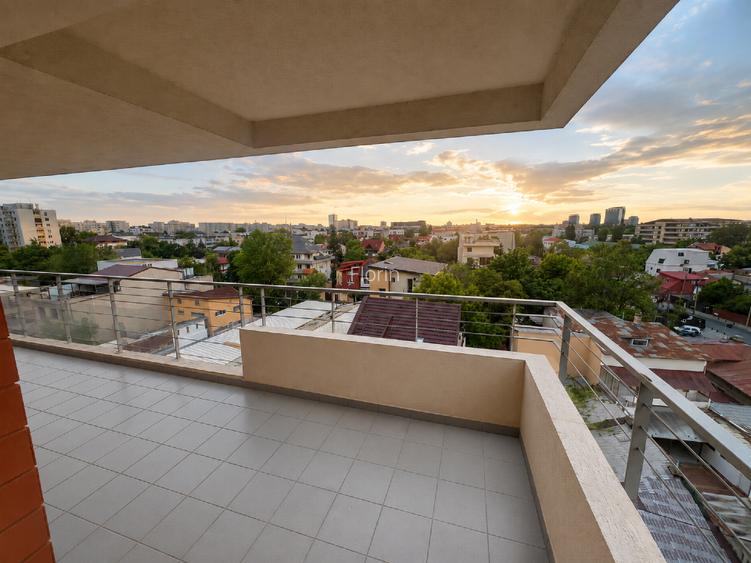 3 camere spațios și luminos | Tei – vedere deschisă către lac | Parcare inclusă - 2